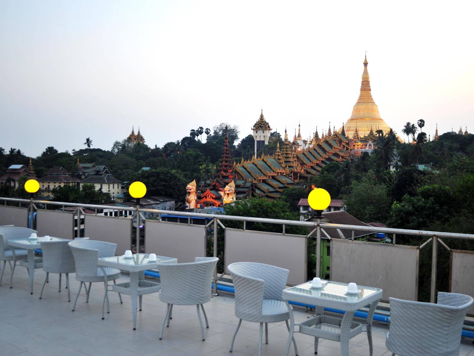 Azumaya Hotel Myanmar ย่างกุ้ง ภายนอก รูปภาพ